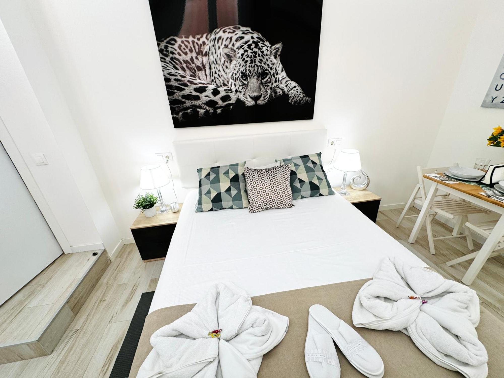 Cinco Torres Suites Madrid Eksteriør billede