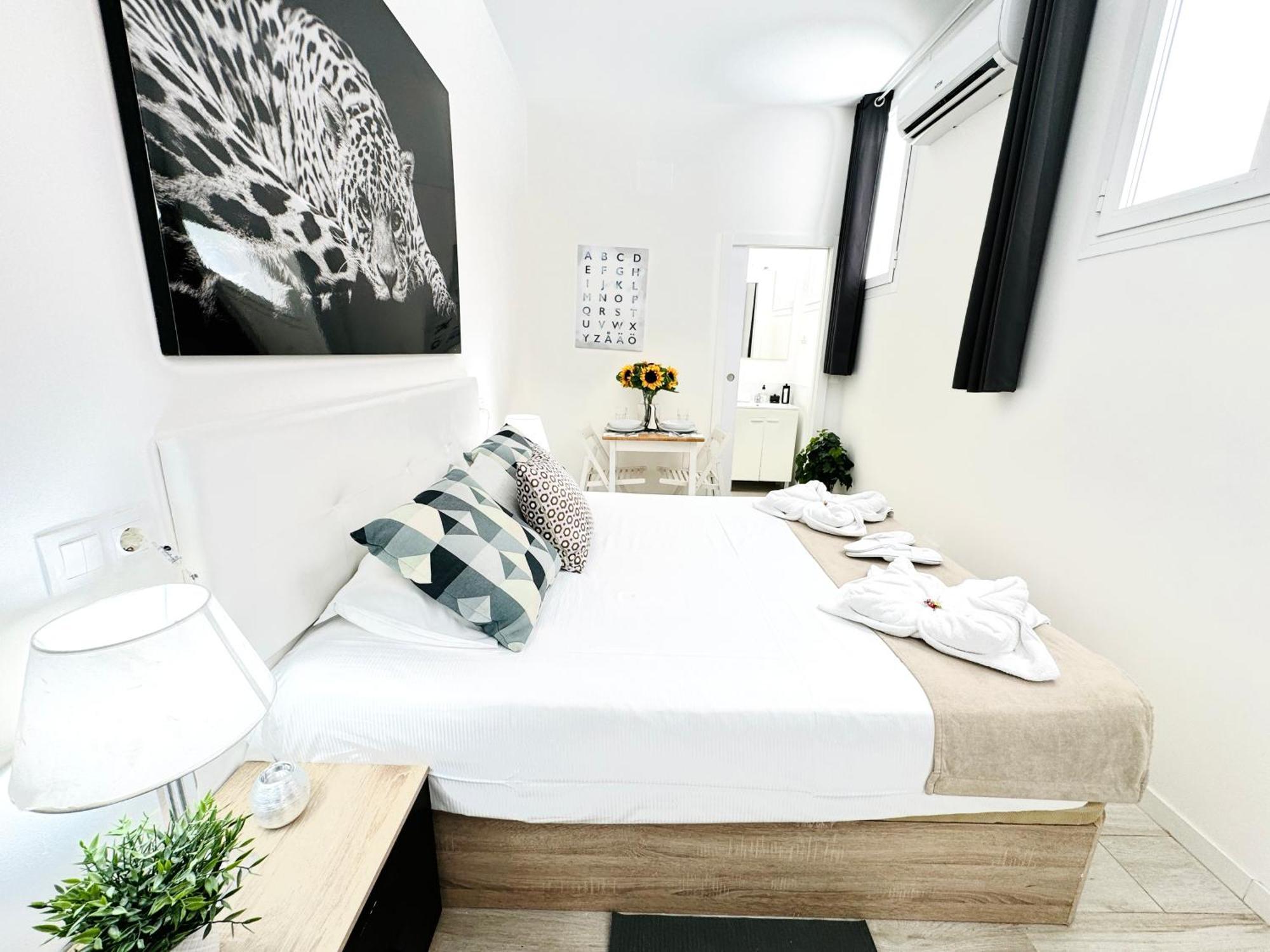 Cinco Torres Suites Madrid Eksteriør billede