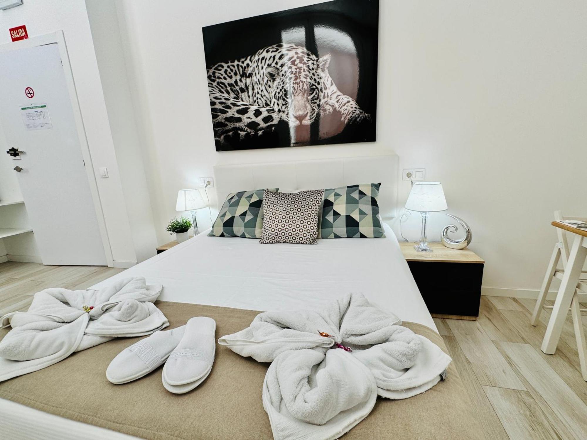 Cinco Torres Suites Madrid Eksteriør billede