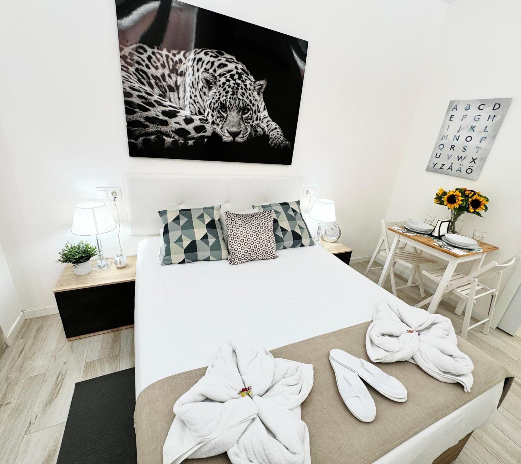 Cinco Torres Suites Madrid Eksteriør billede